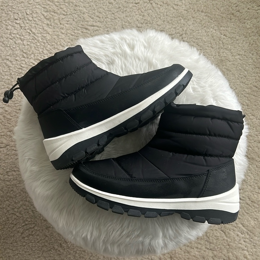 Black All In Motion Puffer Ankle Winter Snow Boots - 7